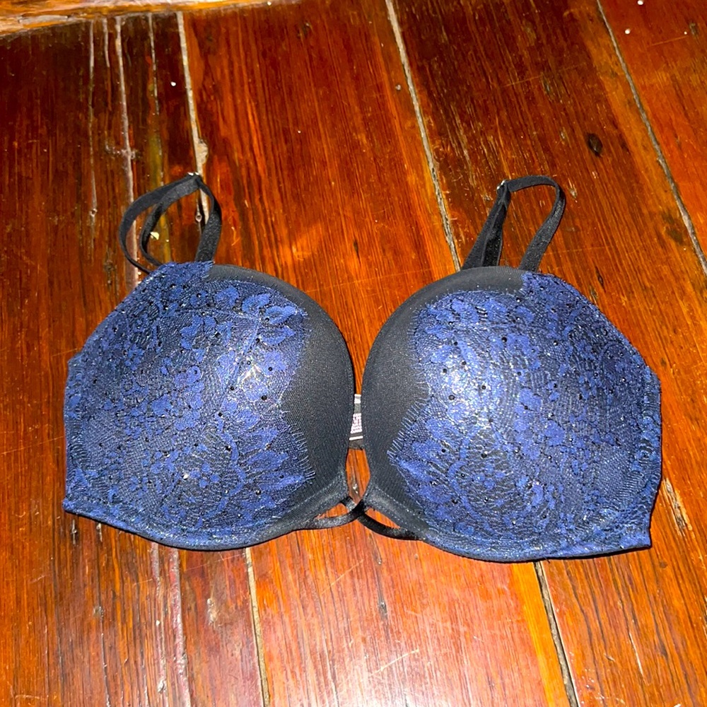 32D Bombshell Plunge Bra NWOT
